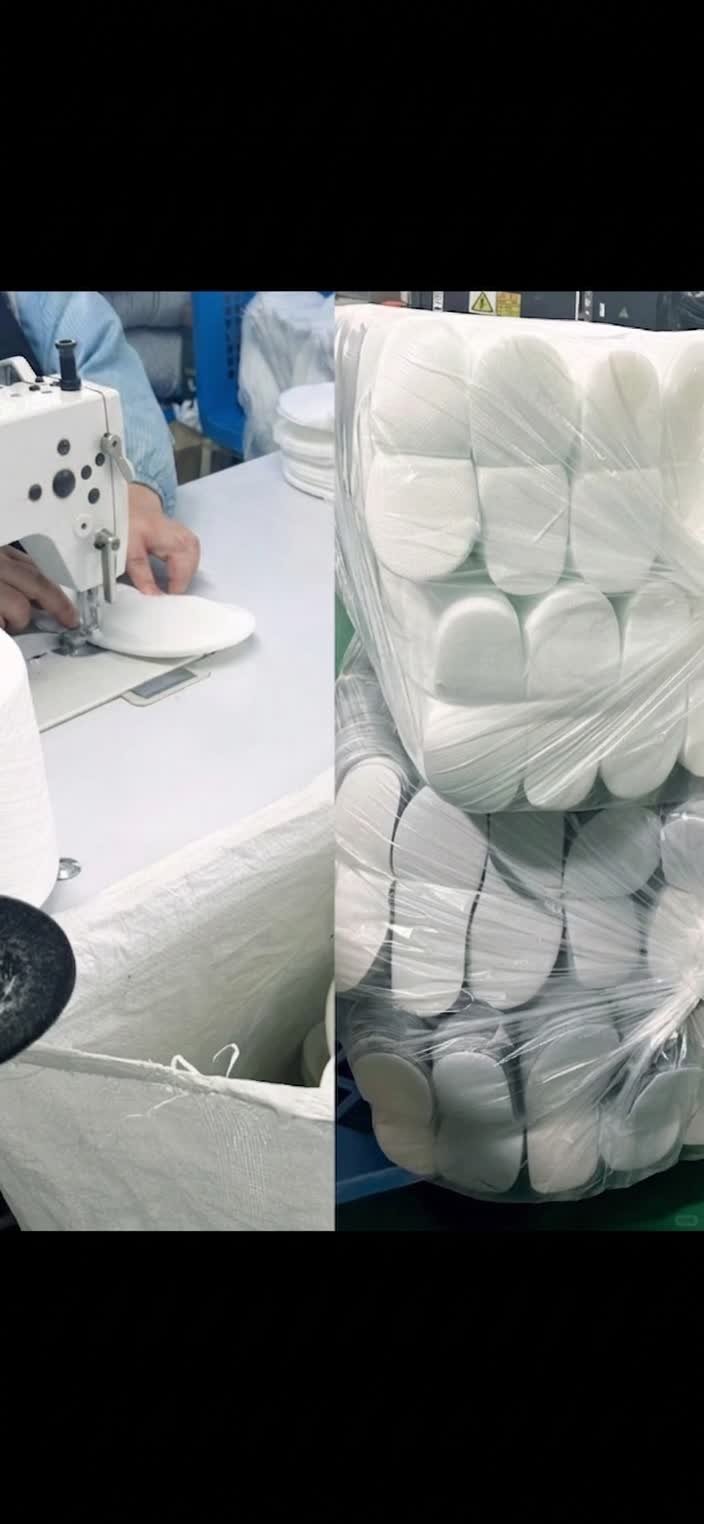 Contrôle qualité en manufacture — couture de chaussons et empilement de produits finis